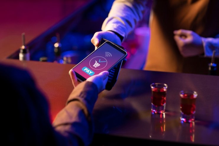 Antarmuka aplikasi mobile towertoto menampilkan pasar taruhan sepak bola dan permainan live casino
